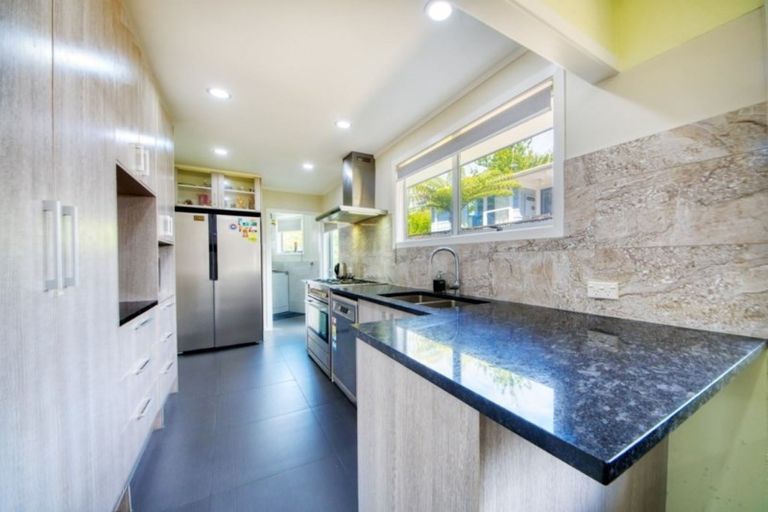 Photo of property in 28 Matama Road, Glen Eden, Auckland, 0602