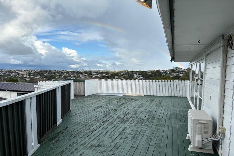 Photo of property in 465 Glenfield Road, Glenfield, Auckland, 0629