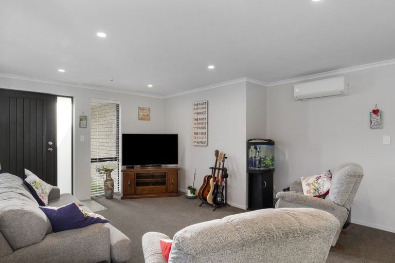 Photo of property in 12 Winspear Place, Omokoroa, 3114