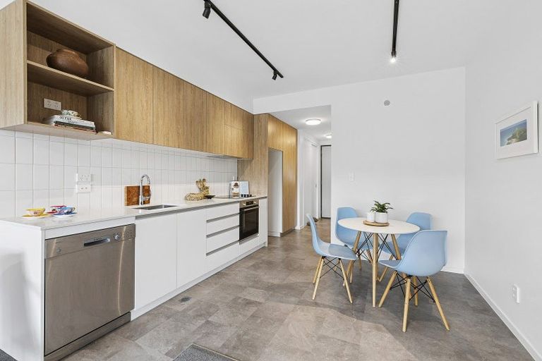 Photo of property in 4/63 Tiketike Way, Brooklyn, Wellington, 6021