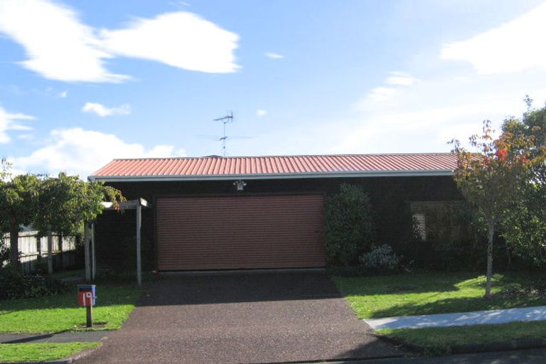 Photo of property in 19 Channing Crescent, Botany Downs, Auckland, 2010