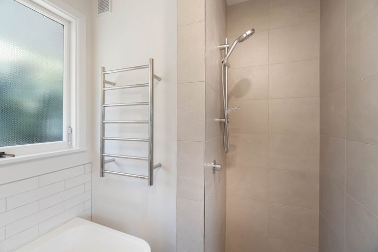 Photo of property in 136 Dyers Pass Road, Cashmere, Christchurch, 8022