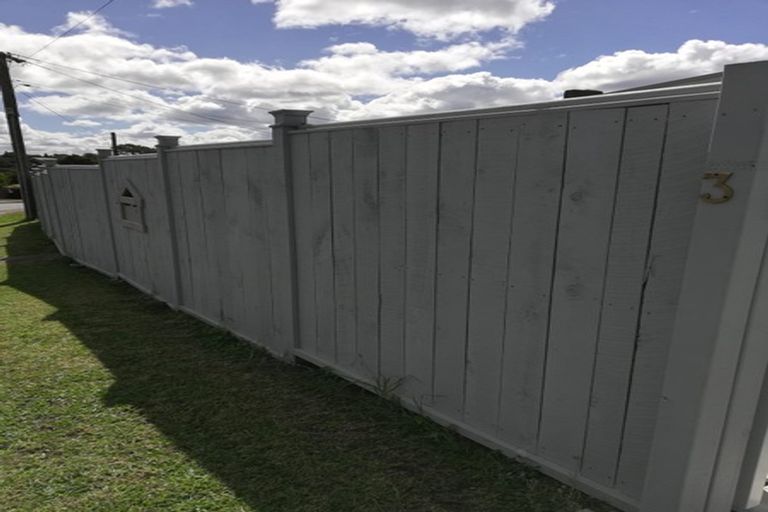 Photo of property in 3 Glen Marine Parade, Glendene, Auckland, 0602