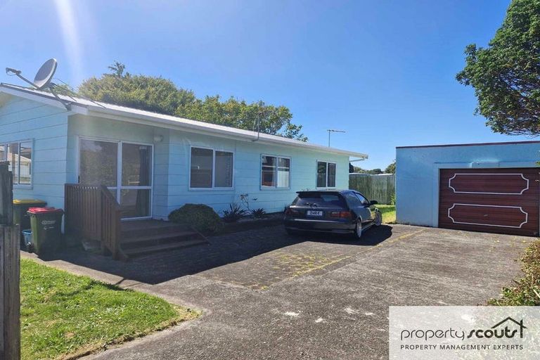 Photo of property in 12 Karaka Street, Merrilands, New Plymouth, 4312