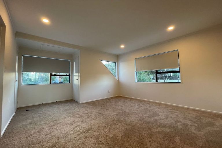 Photo of property in 1/16 Glen Vista Place, Bayview, Auckland, 0629