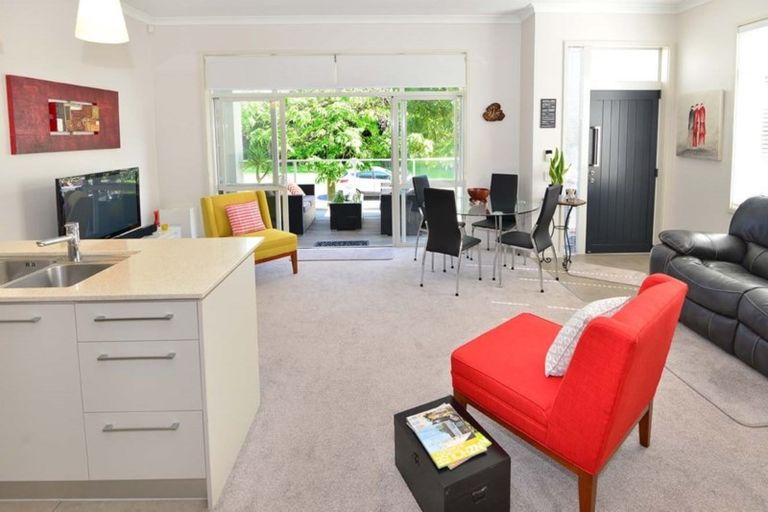 Photo of property in 16 Parkside Drive, Orewa, 0931