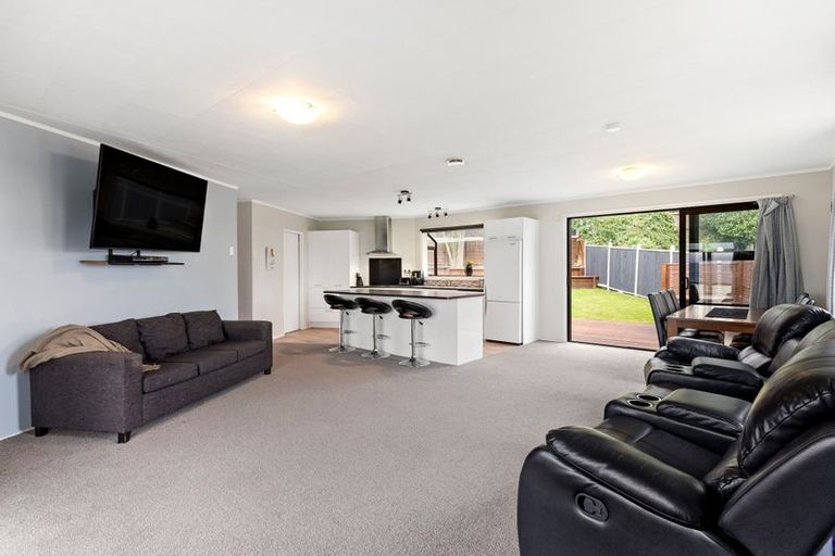 Photo of property in 11 Sunhaven Drive, Newlands, Wellington, 6037