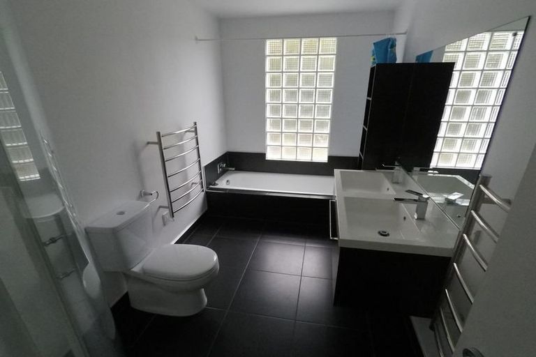 Photo of property in 32 Peter Terrace, Castor Bay, Auckland, 0620