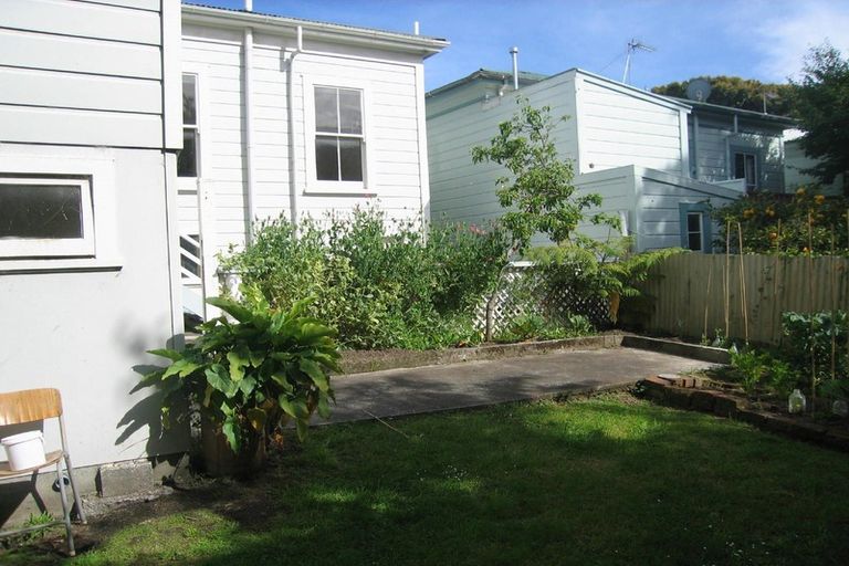 Photo of property in 19 Myrtle Crescent, Mount Cook, Wellington, 6021