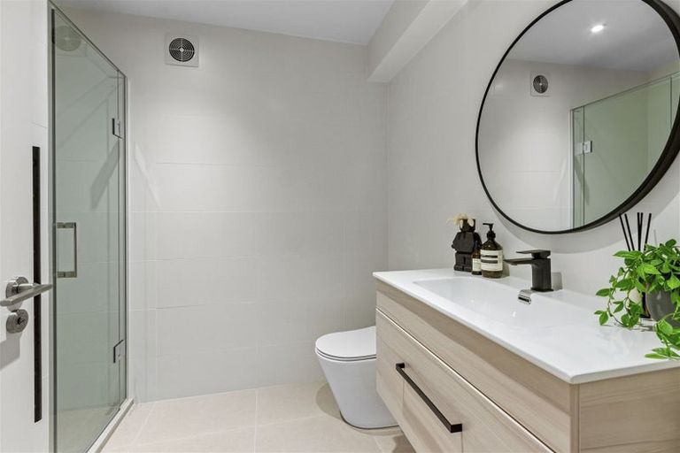 Photo of property in 174b Archers Road, Glenfield, Auckland, 0629