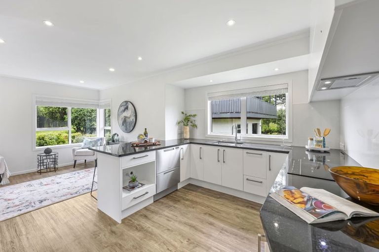 Photo of property in 16 Andrea Place, Sunnyhills, Auckland, 2010