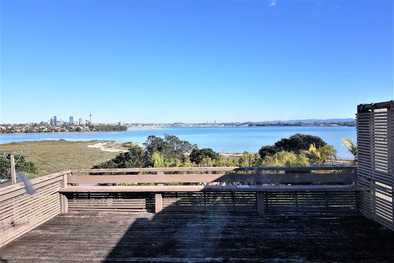 Photo of property in 22 Pine Ridge Terrace, Hauraki, Auckland, 0622