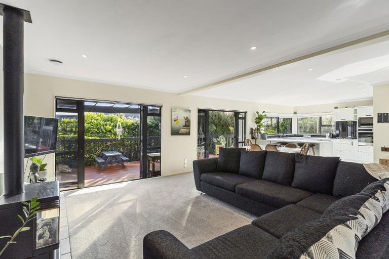 Photo of property in 2/79 Island Road, Beach Haven, Auckland, 0626