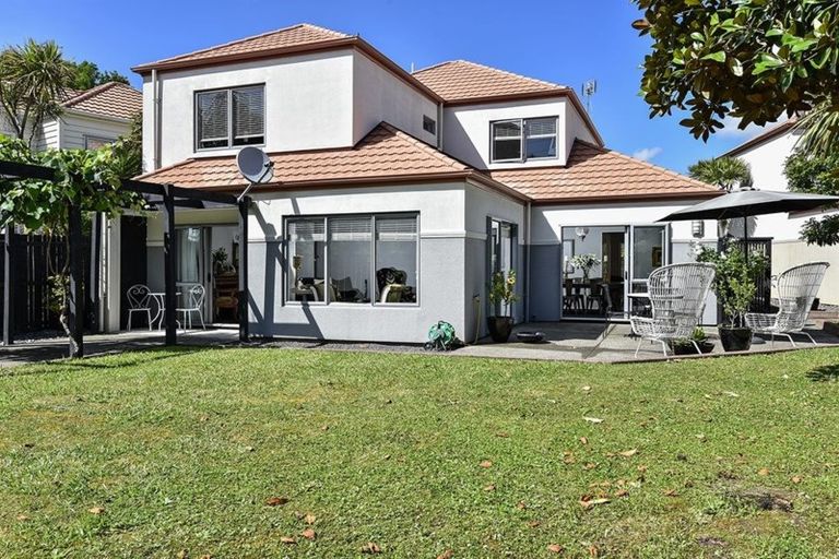 Photo of property in 16 Chettle Court, New Lynn, Auckland, 0600