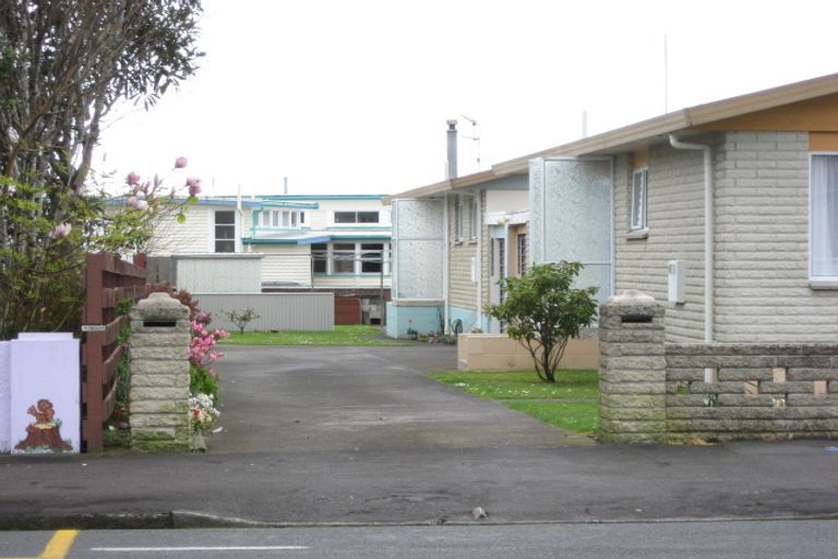 Photo of property in 2/20 Huatoki Street, Vogeltown, New Plymouth, 4310