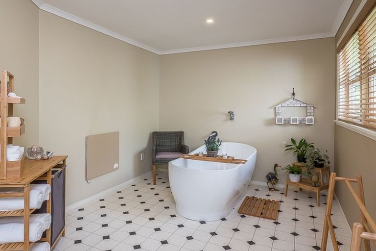 Photo of property in 178 Main Road South, Raumati South, Paraparaumu, 5032