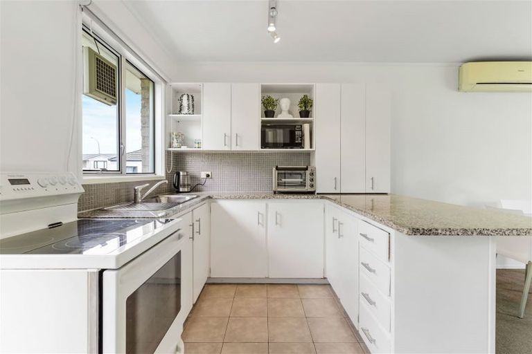 Photo of property in 2/14 Pegler Drive, Howick, Auckland, 2014