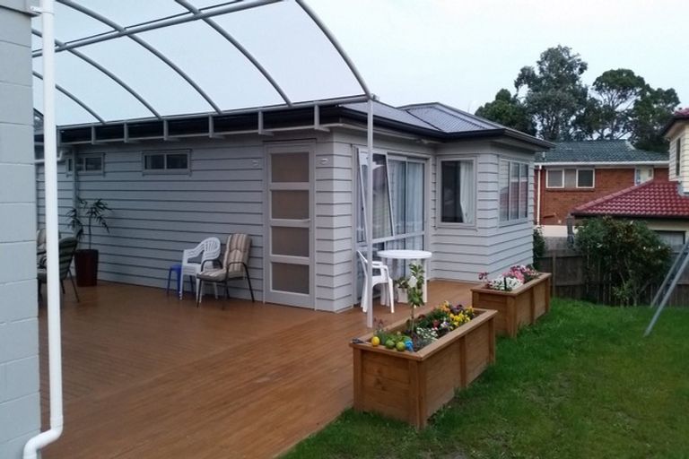 Photo of property in 17a Knightsbridge Drive, Forrest Hill, Auckland, 0620