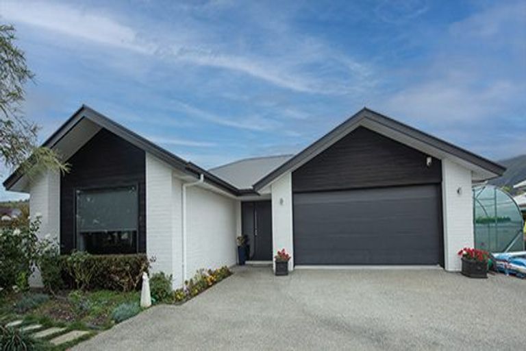 Photo of property in 13 Boysenberry Grove, Richmond, 7020