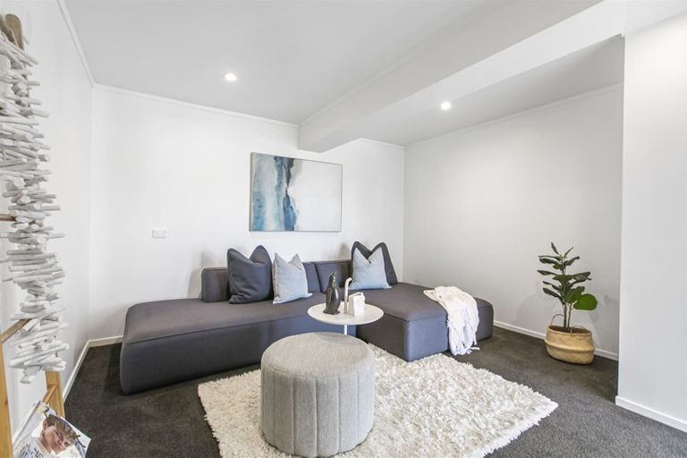 Photo of property in 52 Ravenwood Drive, Forrest Hill, Auckland, 0620