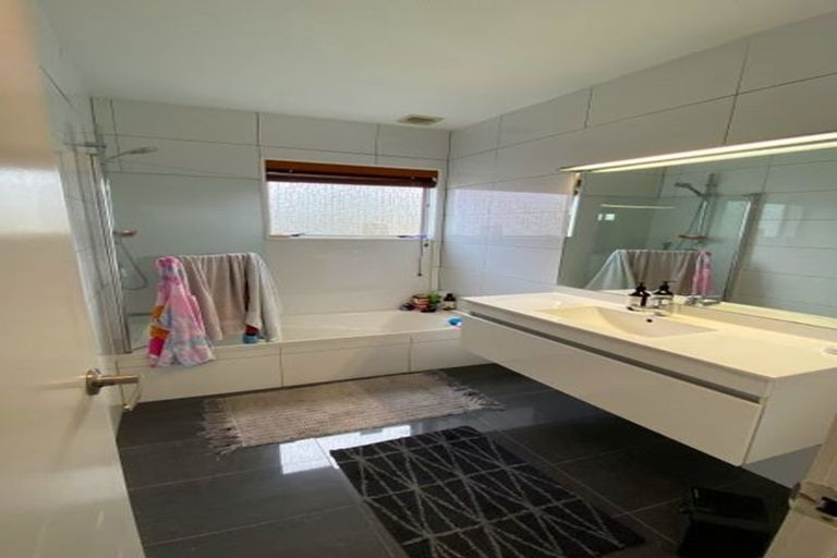 Photo of property in 25 Montclair Rise, Browns Bay, Auckland, 0630
