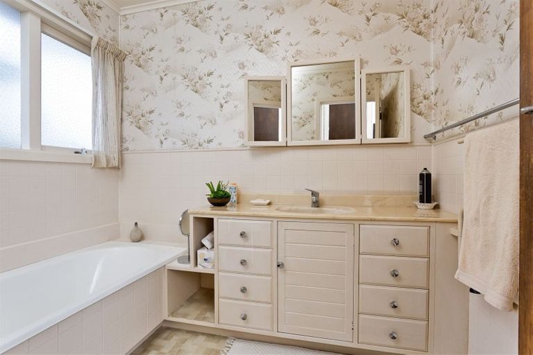 Photo of property in 87 Hillcrest Avenue, Hillcrest, Auckland, 0627