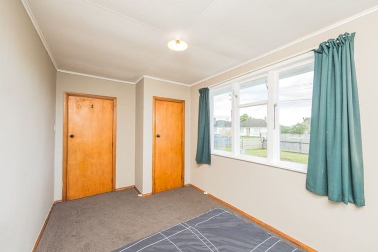 Photo of property in 35 Matipo Street, Castlecliff, Whanganui, 4501