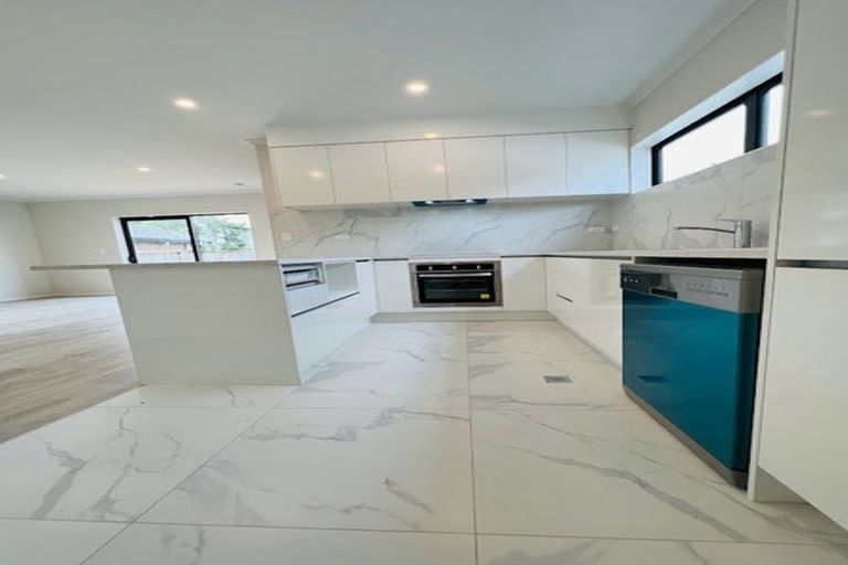 Photo of property in 82b Eversleigh Road, Belmont, Auckland, 0622