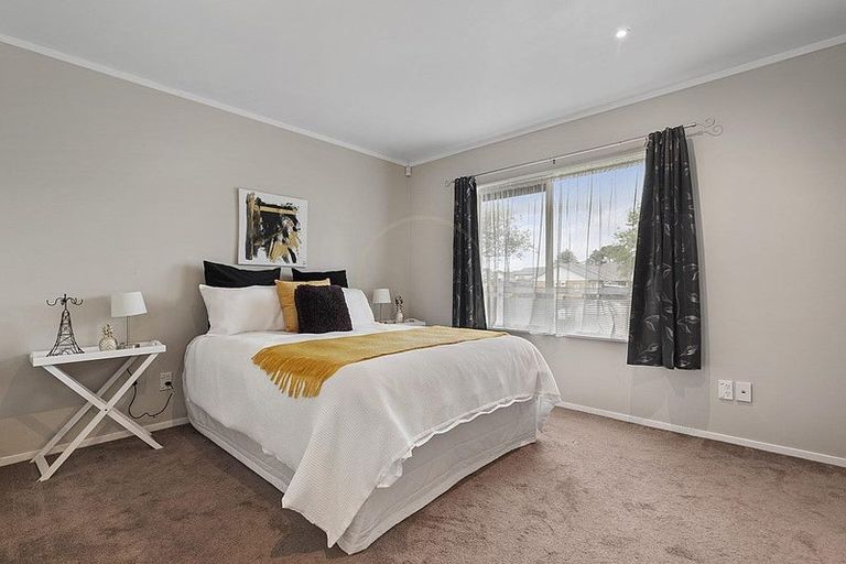 Photo of property in 3 Bernina Place, Weymouth, Auckland, 2103