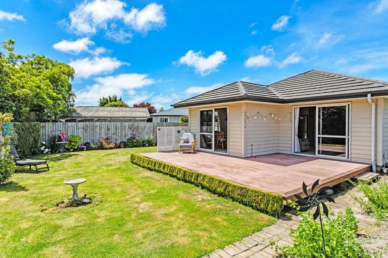 Photo of property in 21 Bideford Place, Dallington, Christchurch, 8061