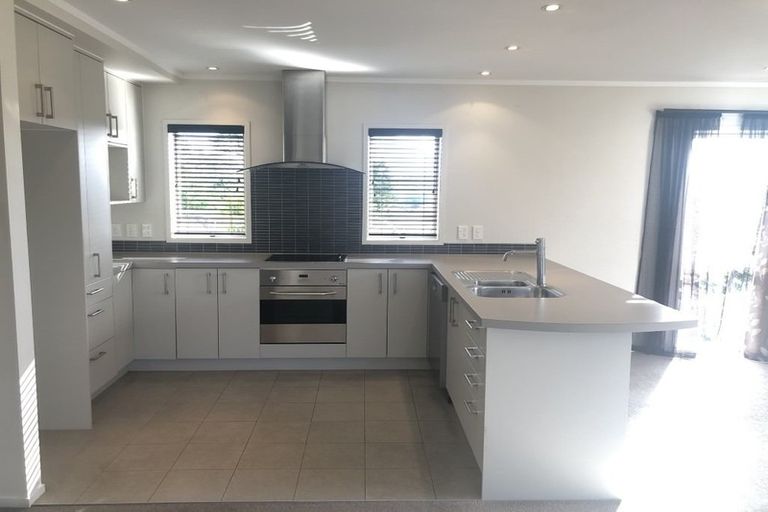 Photo of property in 7 Tobago Place, Sunnynook, Auckland, 0620