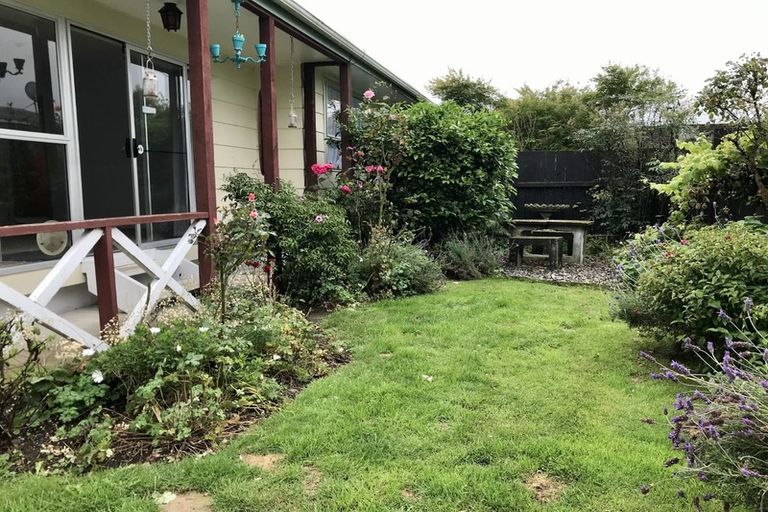 Photo of property in 38b Palmer Crescent, Silverstream, Upper Hutt, 5019