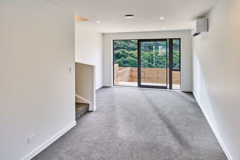 Photo of property in 33 Fraser Avenue, Johnsonville, Wellington, 6037