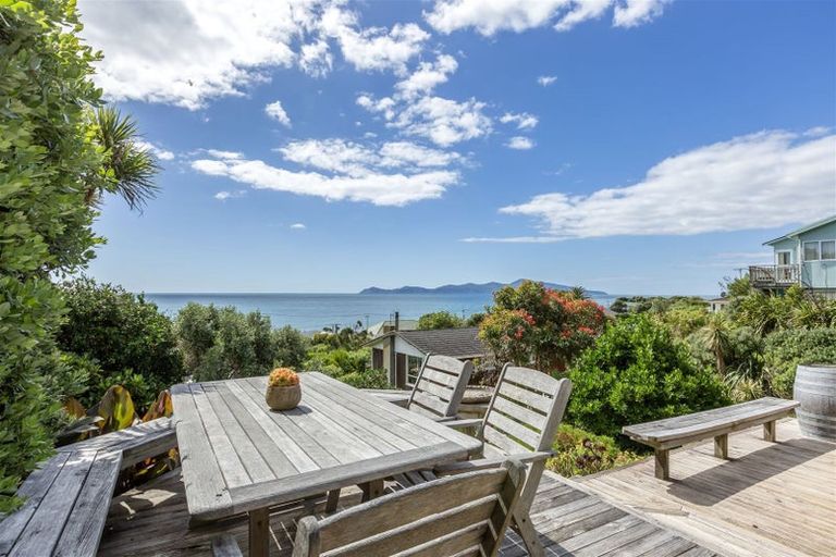 Photo of property in 81 Wellington Road, Paekakariki, 5034