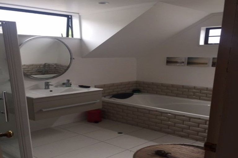 Photo of property in 42 Satara Crescent, Khandallah, Wellington, 6035