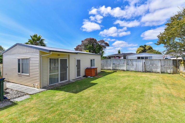 Photo of property in 16 Claymore Street, Manurewa, Auckland, 2102