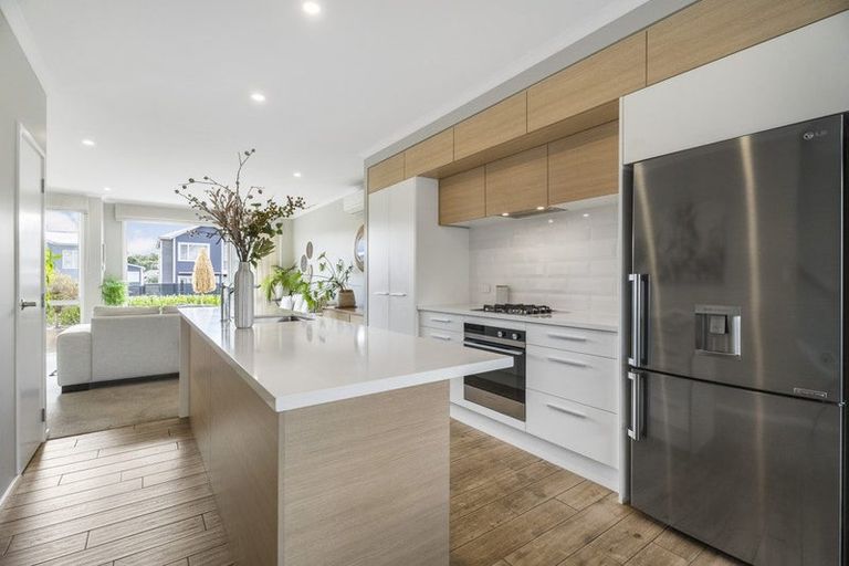 Photo of property in 75 Karepiro Drive, Stanmore Bay, Whangaparaoa, 0932