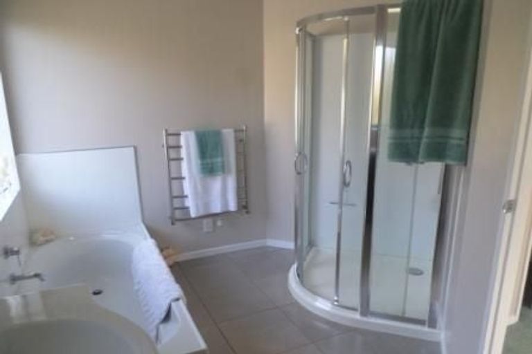 Photo of property in 16 Ellwood Place, Churton Park, Wellington, 6037