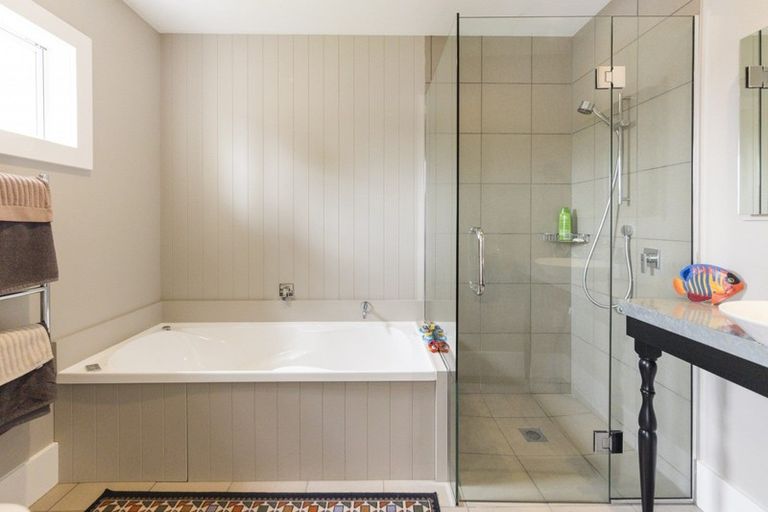 Photo of property in 8 Fairway Grove, Hokowhitu, Palmerston North, 4410