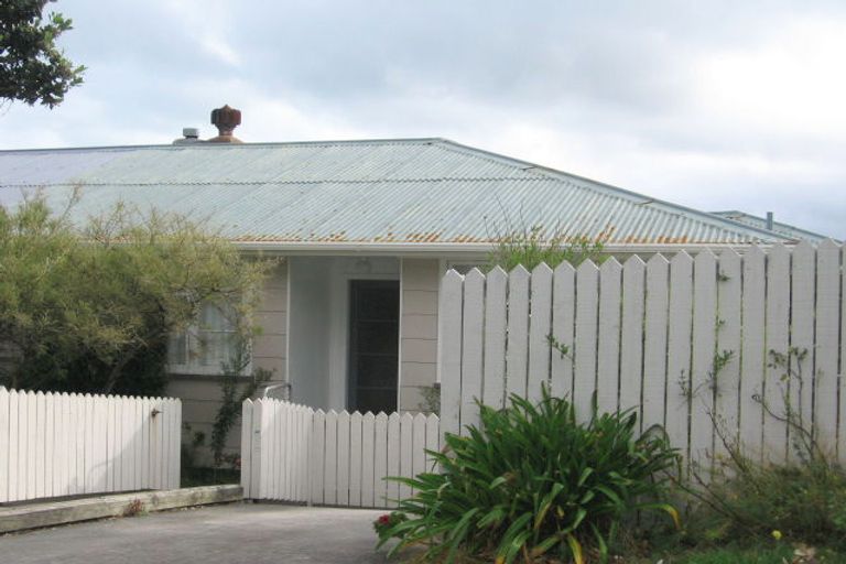 Photo of property in 50 Raukawa Street, Strathmore Park, Wellington, 6022