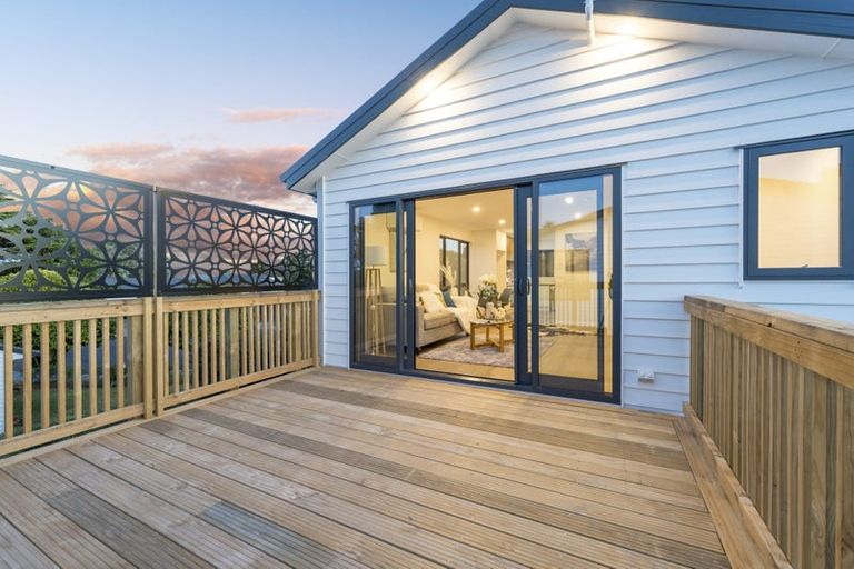 Photo of property in 35a Hereford Street, Te Atatu Peninsula, Auckland, 0610