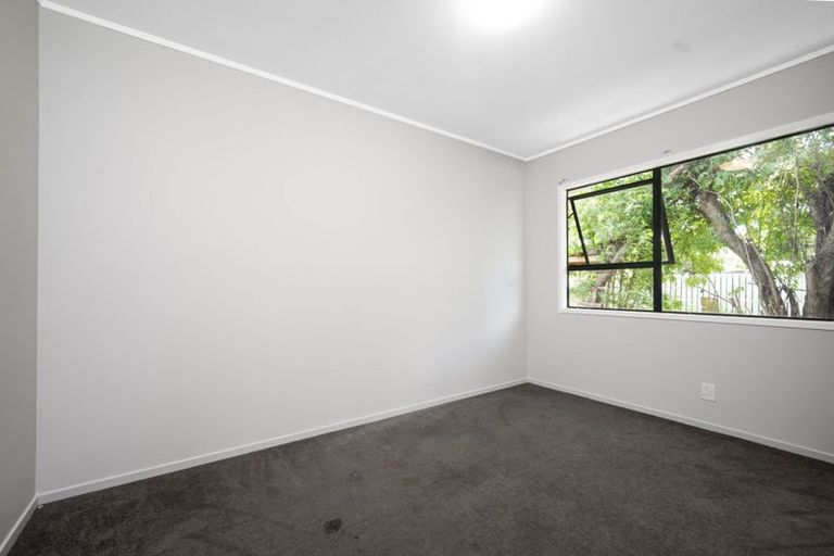 Photo of property in 2/15 Secretariat Place, Randwick Park, Auckland, 2105