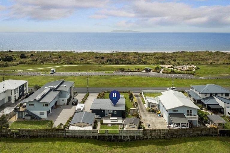 Photo of property in 138 Seaforth Road, Waihi Beach, 3611