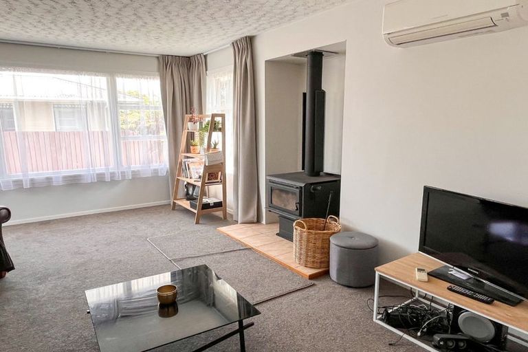 Photo of property in 37 Warren Crescent, Hillmorton, Christchurch, 8025