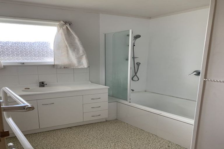 Photo of property in 442a Great South Road, Opaheke, Papakura, 2113