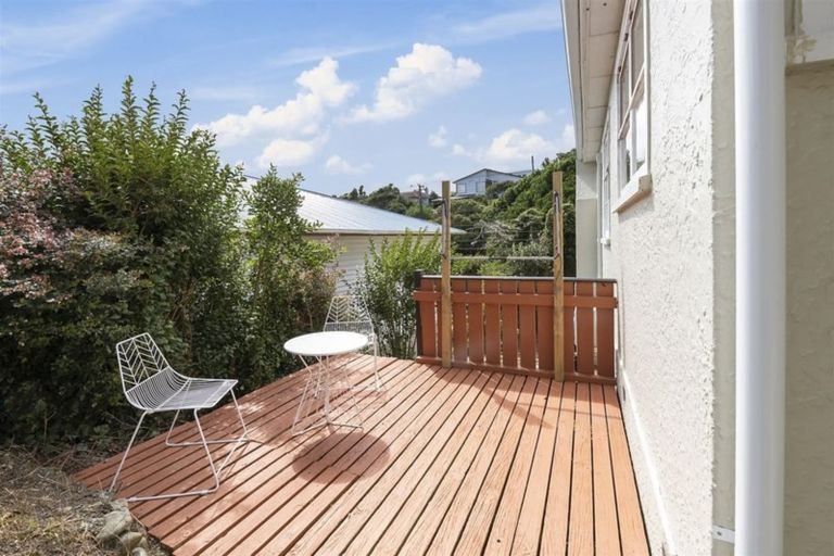 Photo of property in 36 Miles Crescent, Newlands, Wellington, 6037