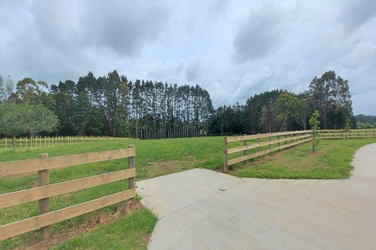 Photo of property in 53 Dysart Lane, Kumeu, 0891