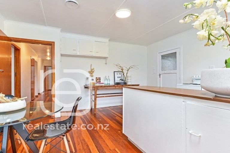 Photo of property in 25 Crawford Avenue, Mangere Bridge, Auckland, 2022