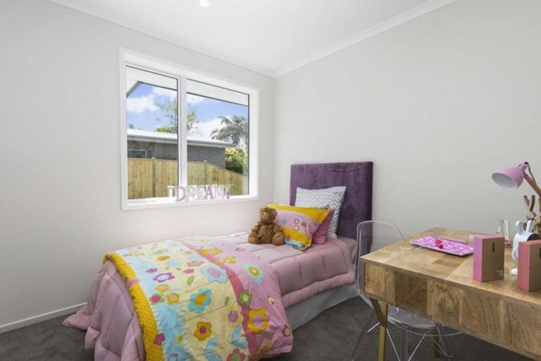 Photo of property in 8 Waituarua Drive, Takanini, 2112