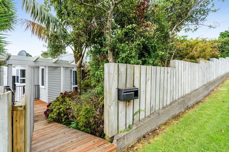 Photo of property in 66 Huatoki Street, Vogeltown, New Plymouth, 4310
